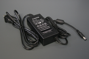 AC/DCアダプタ、DC12V、5A、60W級