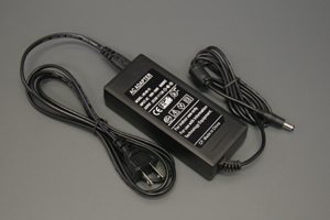 AC/DCアダプタ、DC12V、7.5A、90W級